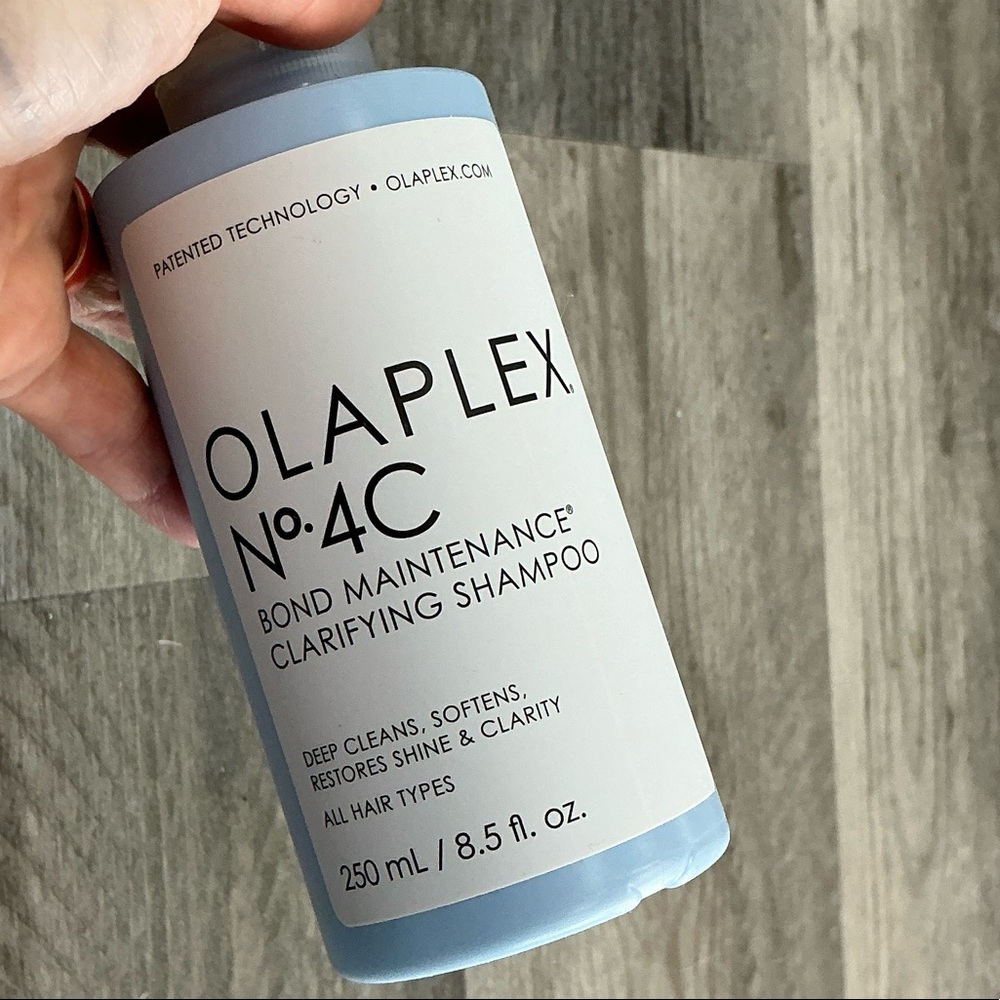 OLAPLEX No.4C Bond Maintenance Clarifying Shampoo - Light Blue